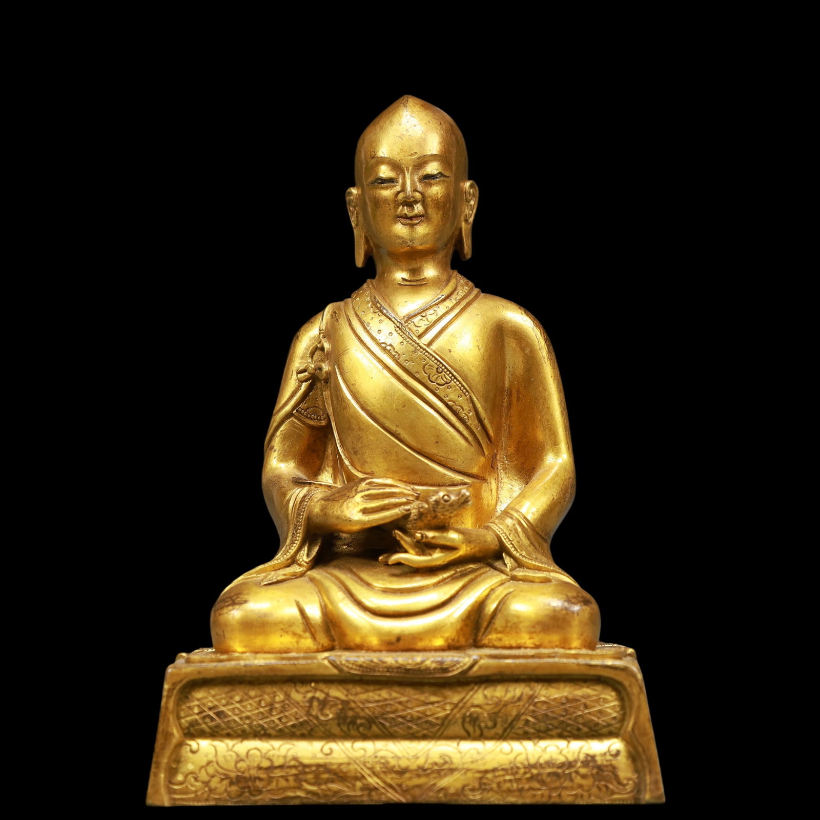 A Exquisite Gilt Bronze Medicine Buddha: A Exquisite Gilt Bronze Medicine Buddha Ming Dynasty, China Size:4.1inx2.8inx5.9in Weight:1150g铜鎏金药师佛像 中国明代 Size:10.5cmx7cm