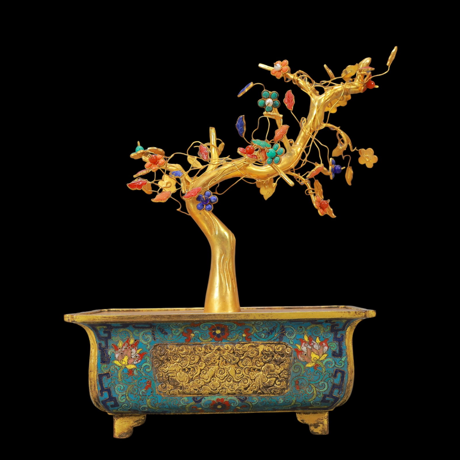 A Exquisite Cloisonne Lotus Pattern Ornament: A Exquisite Cloisonne Lotus Pattern Ornament Qing Dynasty, China Qianlong Four-character Mark Size:8.3inx5.5inx11in Weight:1500g景泰蓝缠枝莲纹摆件