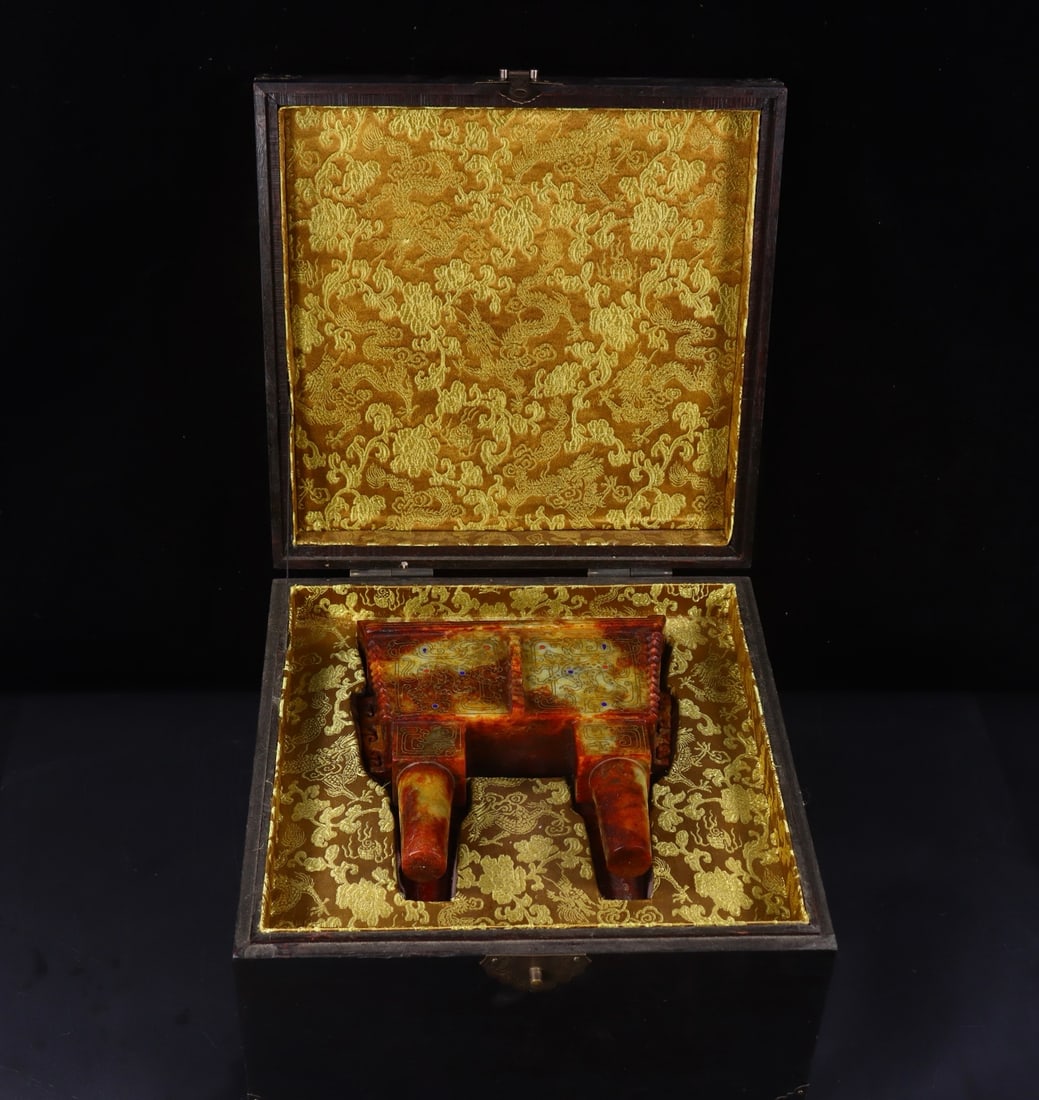 An Exquisite White Jade Inlaid Gold and Silver Inlaid Gems Double-Ears Censer: An Exquisite White Jade Inlaid Gold and Silver Inlaid Gems Double-Ears Censer Qing Dynasty, China Size: 8.1inx7.3inx3.7in Weight:2032g白玉错金银丝镶嵌&#