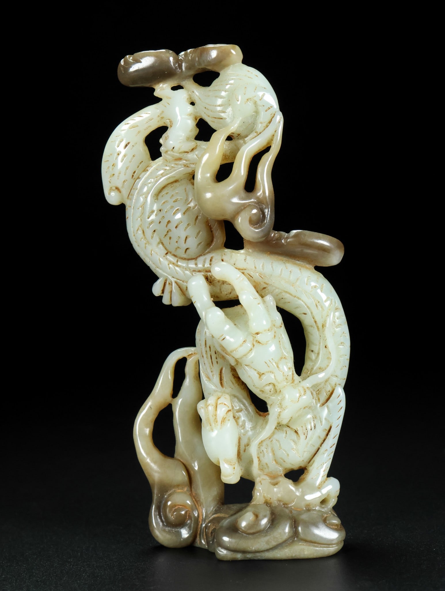 An Exquisite White Jade Auspicious Beast Ornament: An Exquisite White Jade Auspicious Beast Ornament Qing Dynasty, China Size:5.1inx2.4inx1.6in Weight:126g白玉瑞龙摆件 中国清代 Size:13cmx6cmx