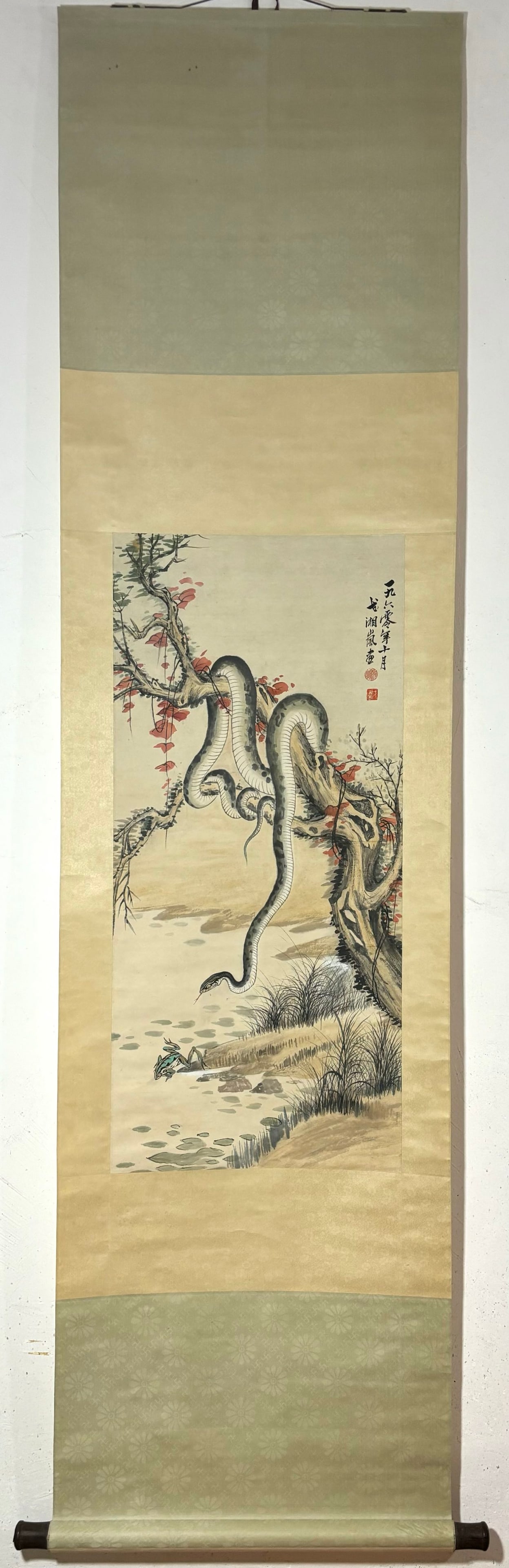 A Chinese Vertical Scroll Ink Painting of Snake on Paper: A Chinese Vertical Scroll Ink Painting of Snake on Paper Ge xianglan Without frame Size:35inx16.1in戈湘岚捕蛙图 纸本立轴Without frame Size:8