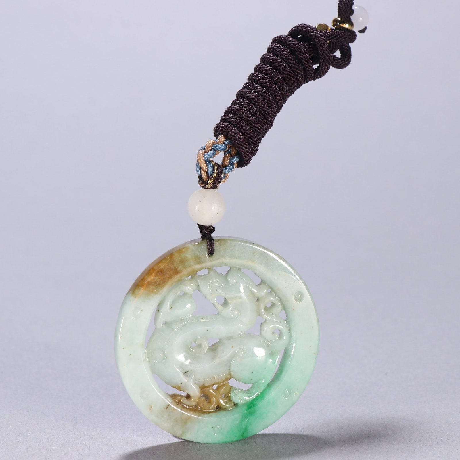An Exquisite Jadeite Dragon Pattern Brand: An Exquisite Jadeite Dragon Pattern Brand Qing Dynasty, China Size:2in Weight:34.7g翡翠龙纹挂牌 中国清代 Size:5cm Weight:34.7g