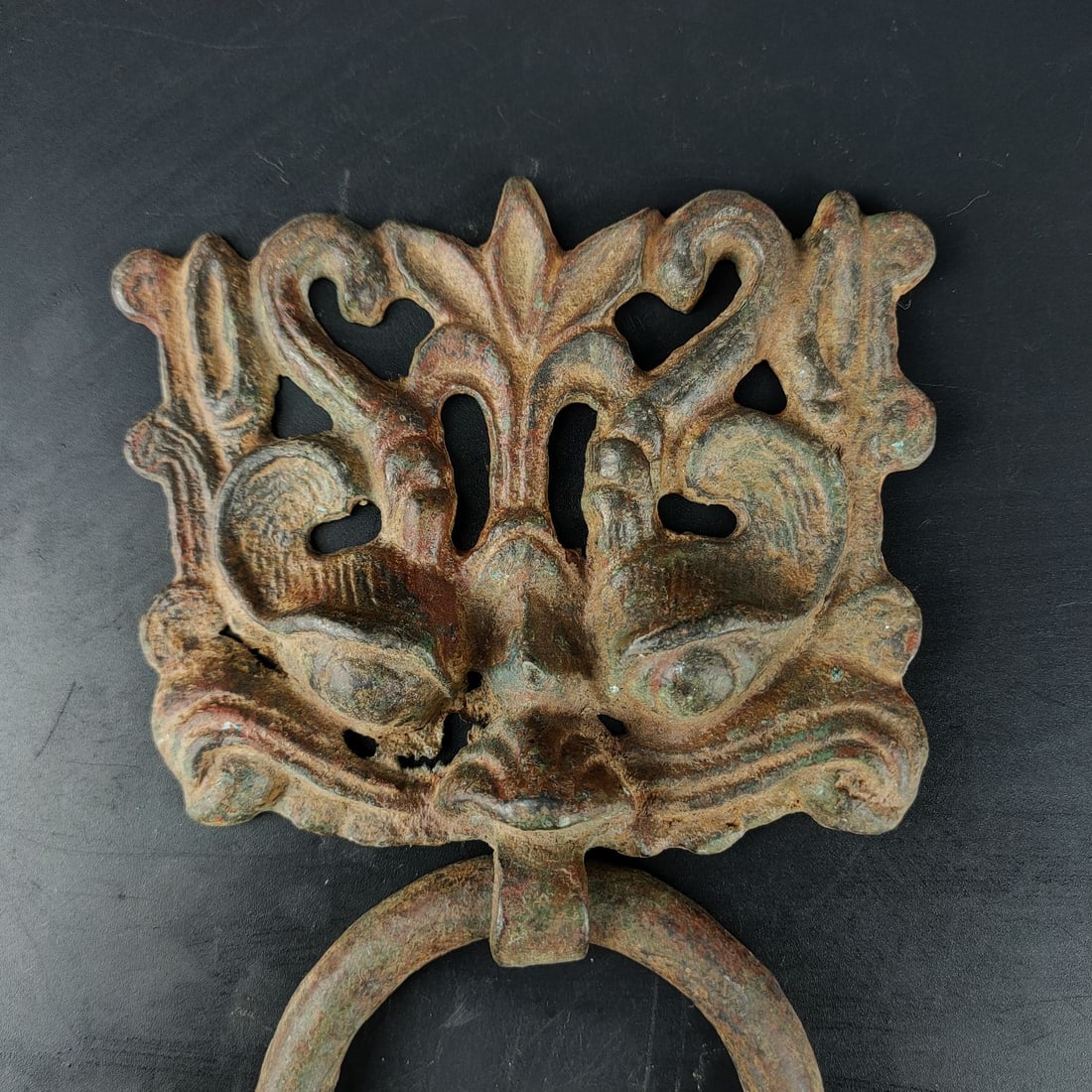 An Exquisite Bronze Beast-Face Pattern Hook - 2