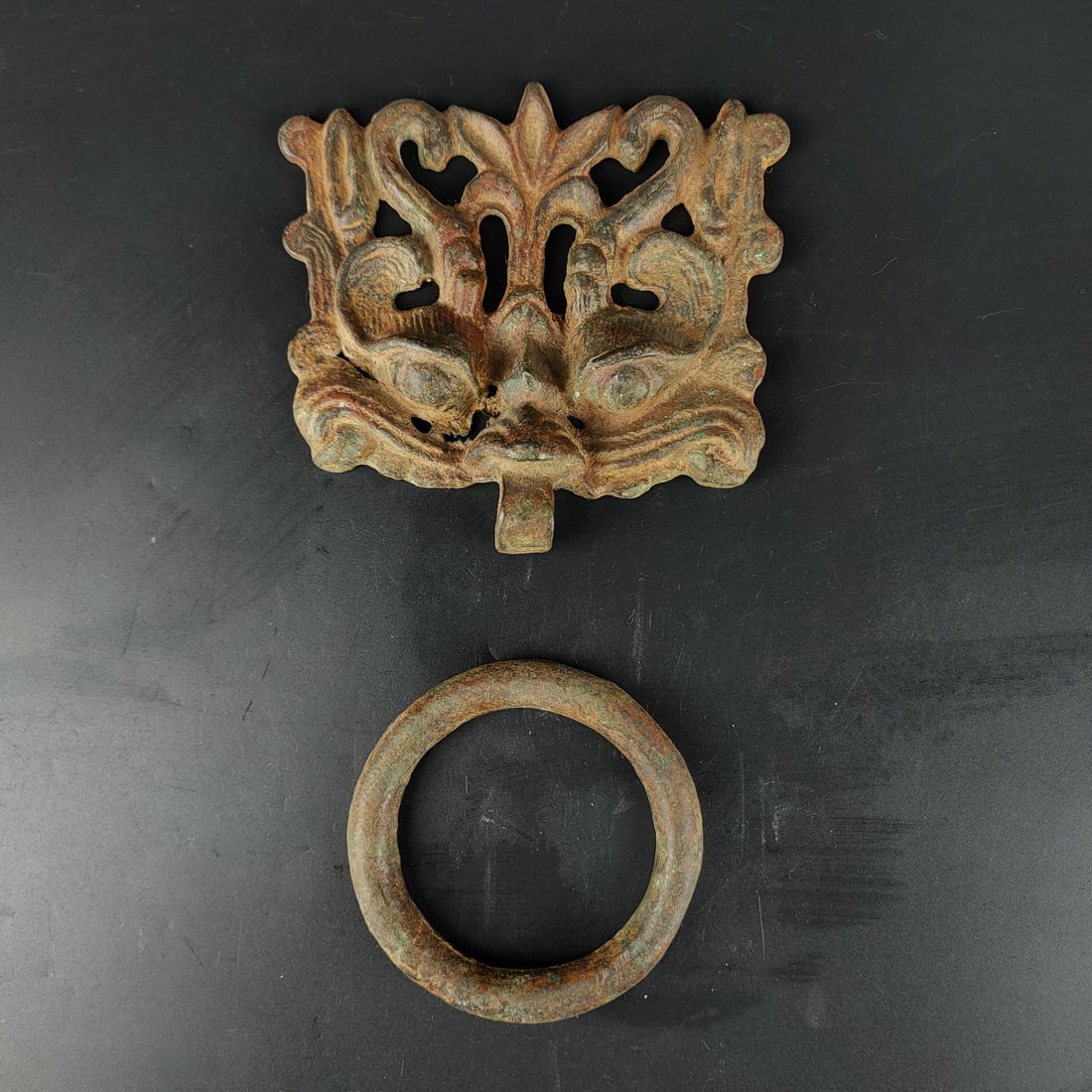 An Exquisite Bronze Beast-Face Pattern Hook - 4