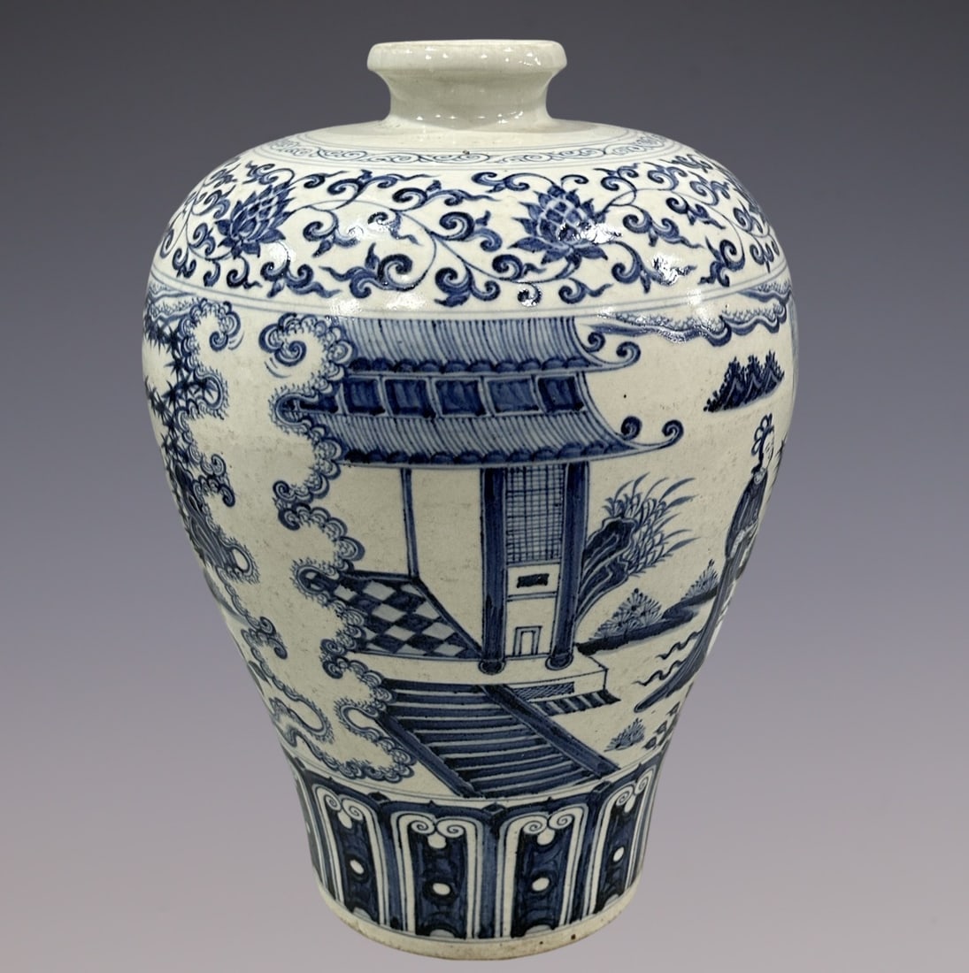 An Exquisite Blue and White Lotus Pattern Character and Story Pattern Vase: An Exquisite Blue and White Lotus Pattern Character and Story Pattern Vase Ming Dynasty, China Size:15.9in青花任女图人物梅瓶 中国ą