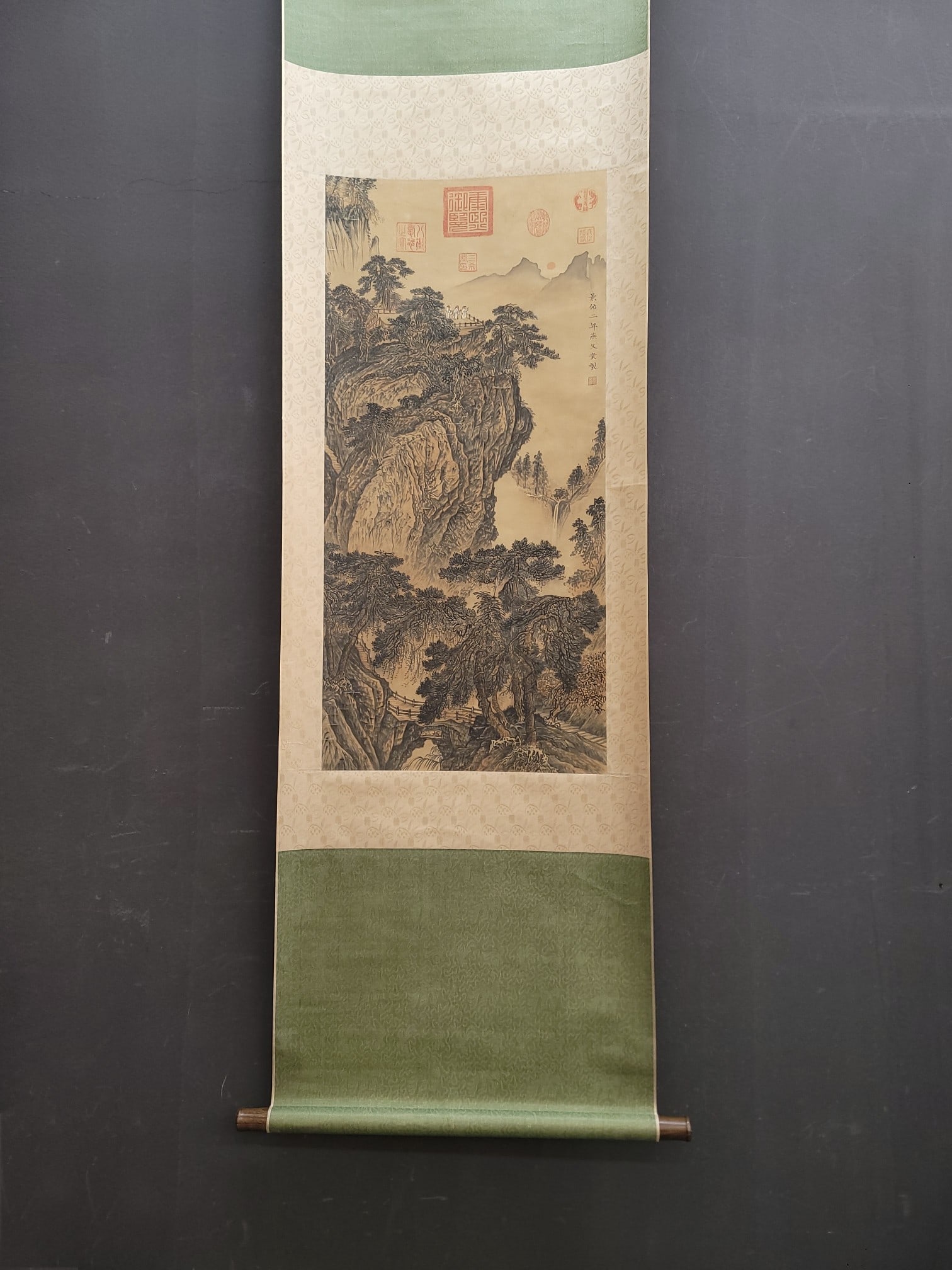 A Chinese Vertical Scroll Ink Painting of Landscape on Silk: A Chinese Vertical Scroll Ink Painting of Landscape on Silk Yan wengui Without frame Size:17.3inx36.4in燕文贵山水 绢本立轴Without frame Size:44cmx
