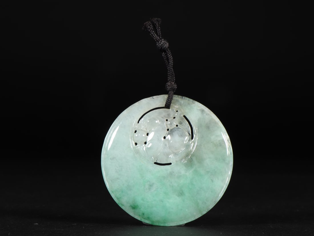 An Exquisite Jadeite Pendant (1 of 9)