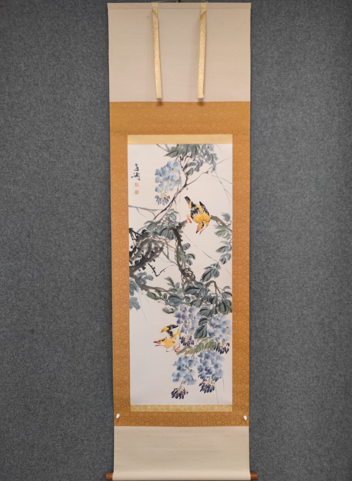 A Chinese Vertical Scroll Ink Painting of Flower and Bird on Paper: A Chinese Vertical Scroll Ink Painting of Flower and Bird on Paper Wang xuetao Without frame Size:40.9inx16.1in王雪涛写意花鸟 纸本立轴