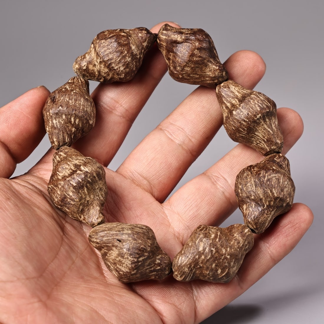 An Exquisite Eaglewood Bracelets - 6