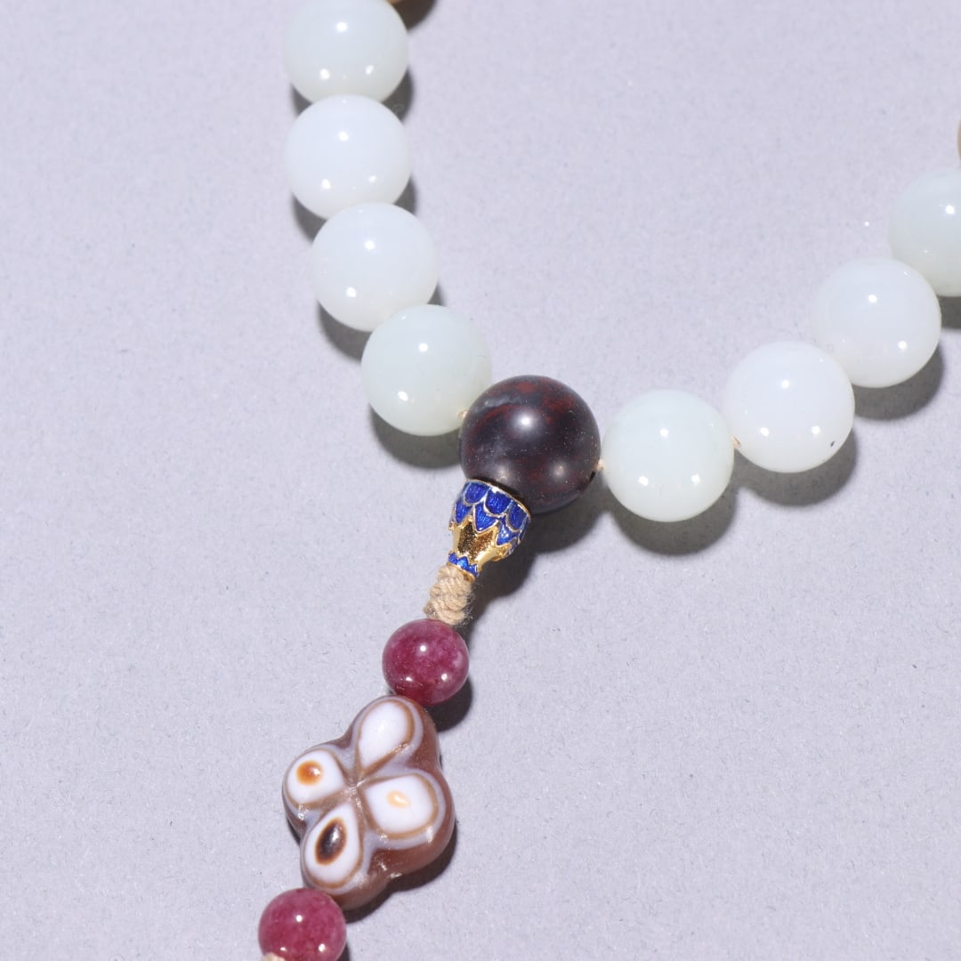 An Exquisite White Jade Bracelets - 2