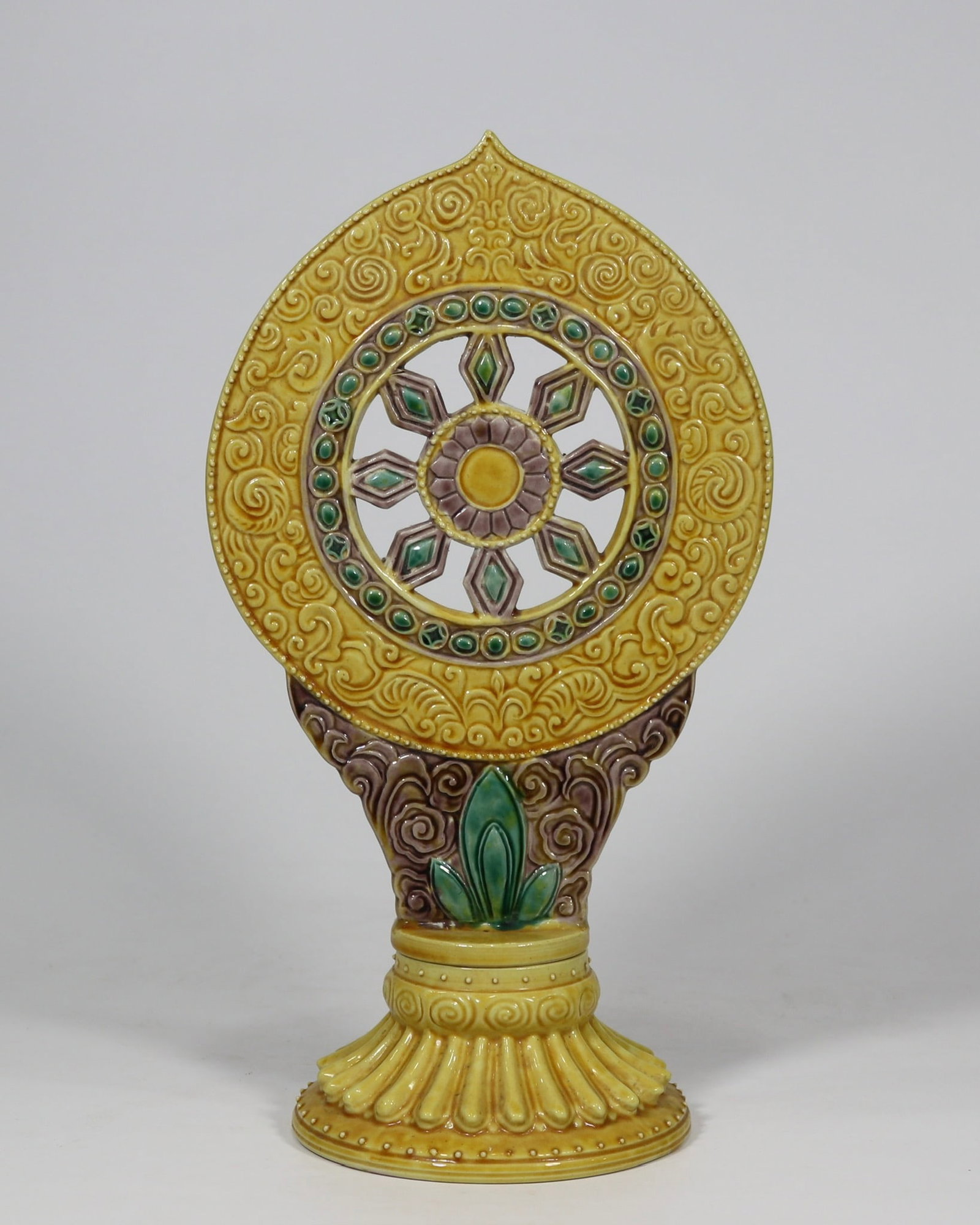An Exquisite Yellow Glazed Ornament: An Exquisite Yellow Glazed Ornament Qing Dynasty, China Qianlong Six-character Mark Size:11.6inx6.3in娇黄釉雕刻佛光牌 中国清代