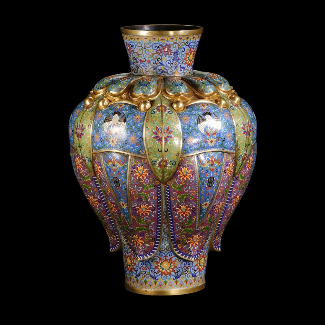 An Exquisite Cloisonne Lotus Pattern Crane Pattern Vase: An Exquisite Cloisonne Lotus Pattern Crane Pattern Vase Qing Dynasty, China Kangxi Four-character Mark Size:23.6inx17.7in Weight:25.8kg景泰蓝蝉瓶 中国清