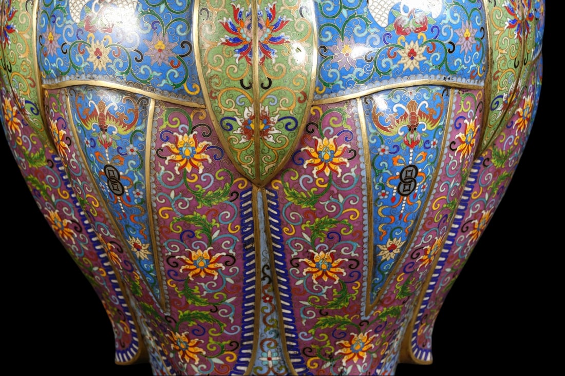 An Exquisite Cloisonne Lotus Pattern Crane Pattern Vase - 4