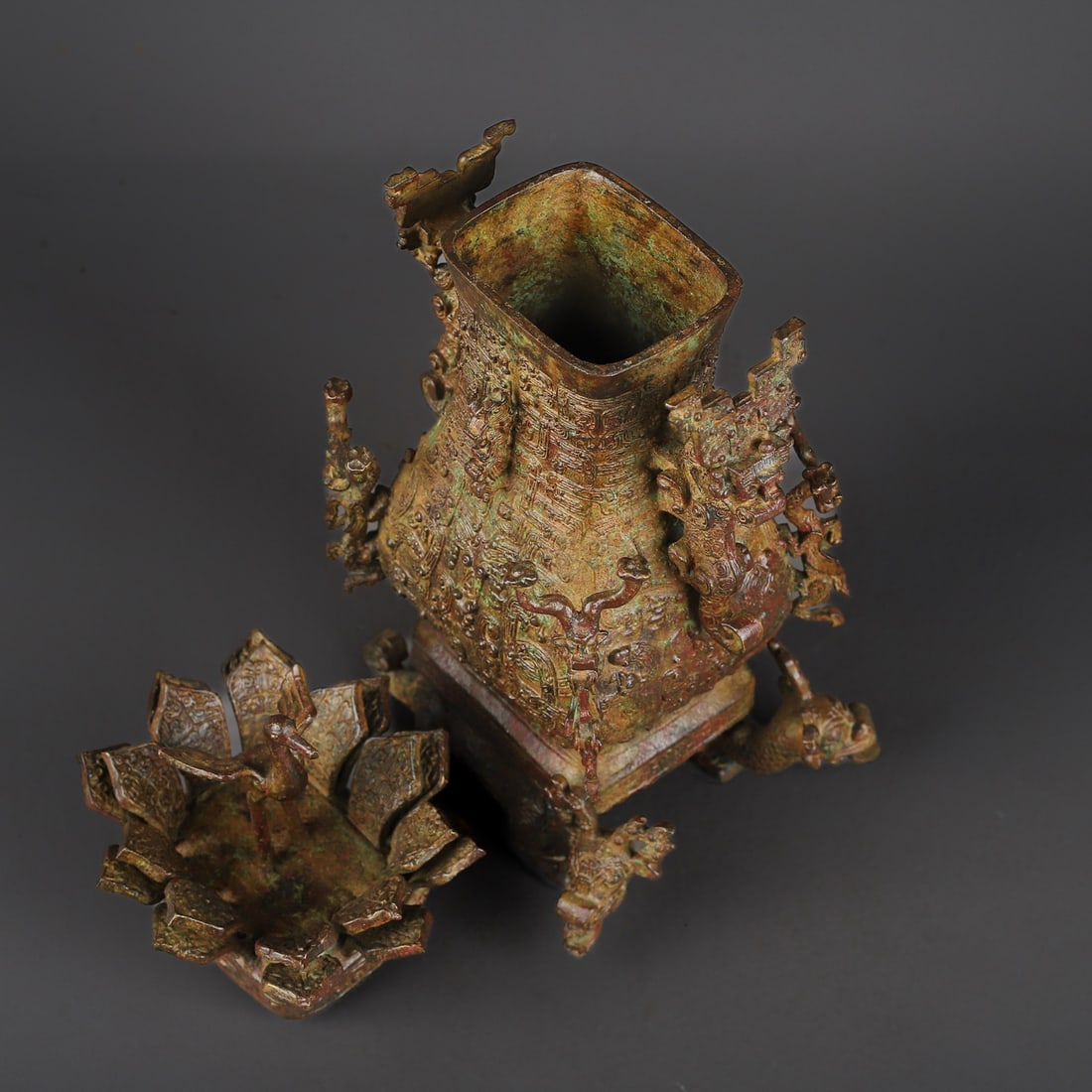 An Exquisite Bronze Auspicious Beast Pattern Vase - 8