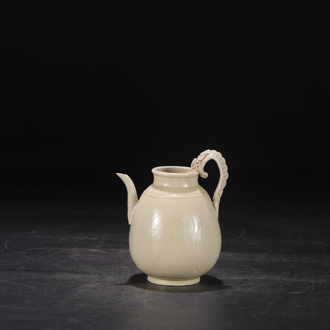 An Exquisite Ding yao Flower Pattern Ewer - 2