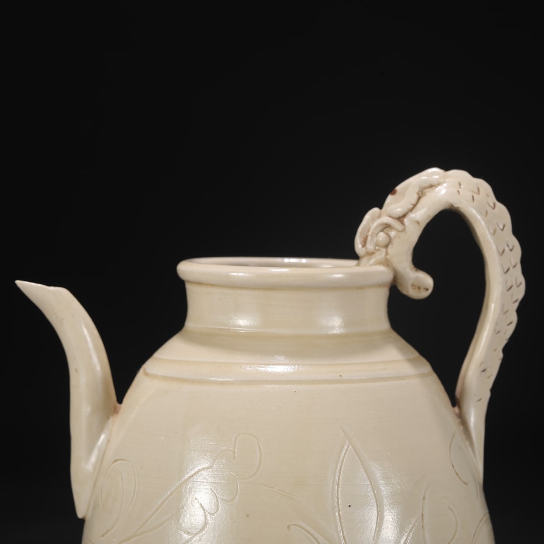 An Exquisite Ding yao Flower Pattern Ewer - 3