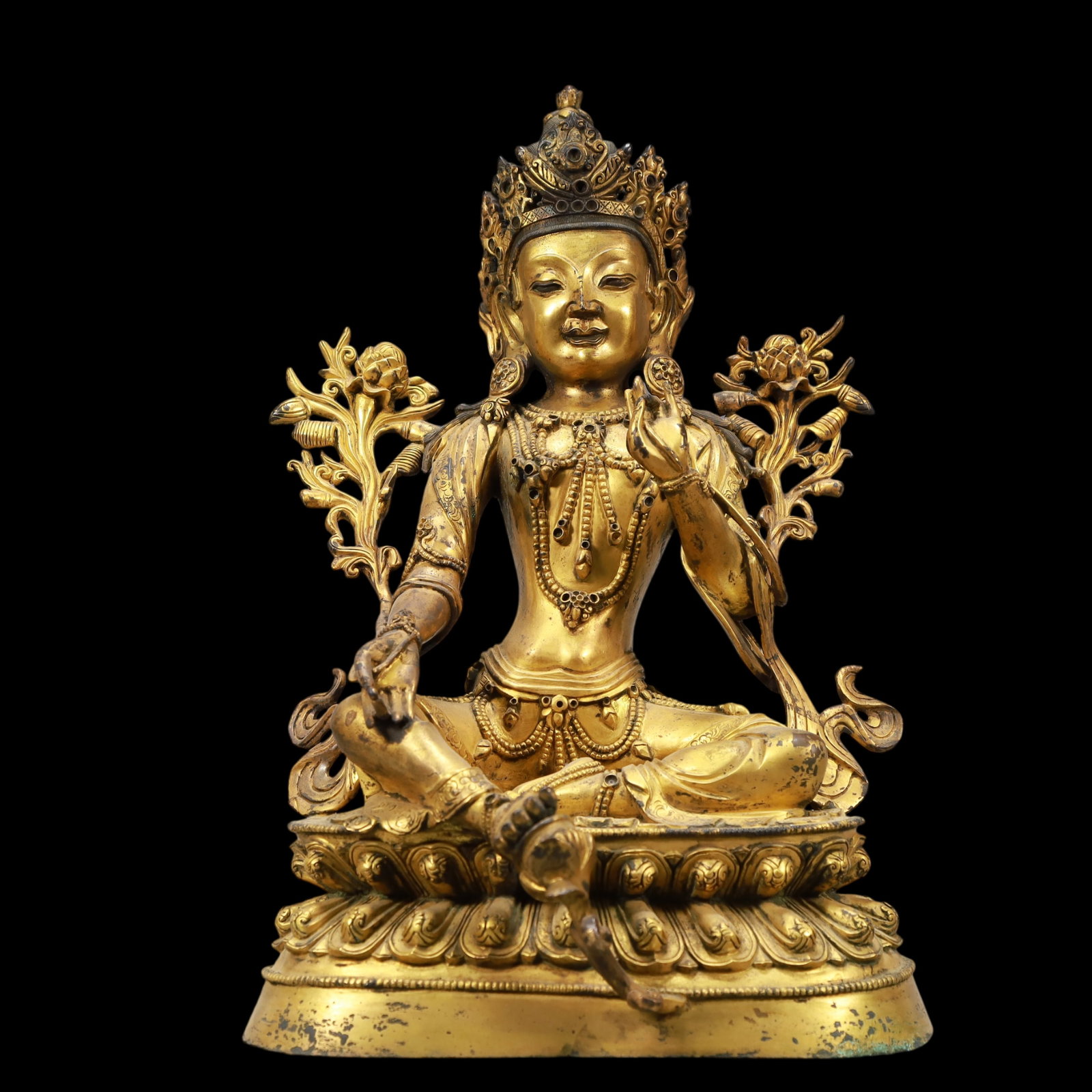 A Exquisite Gilt Bronze Statue of Tara: A Exquisite Gilt Bronze Statue of Tara Ming Dynasty, China Size:9.4inx6.7inx14.4in Weight:14000g铜鎏金度母 中国明代 Size:24cmx17cmx36.5cm Weight:1