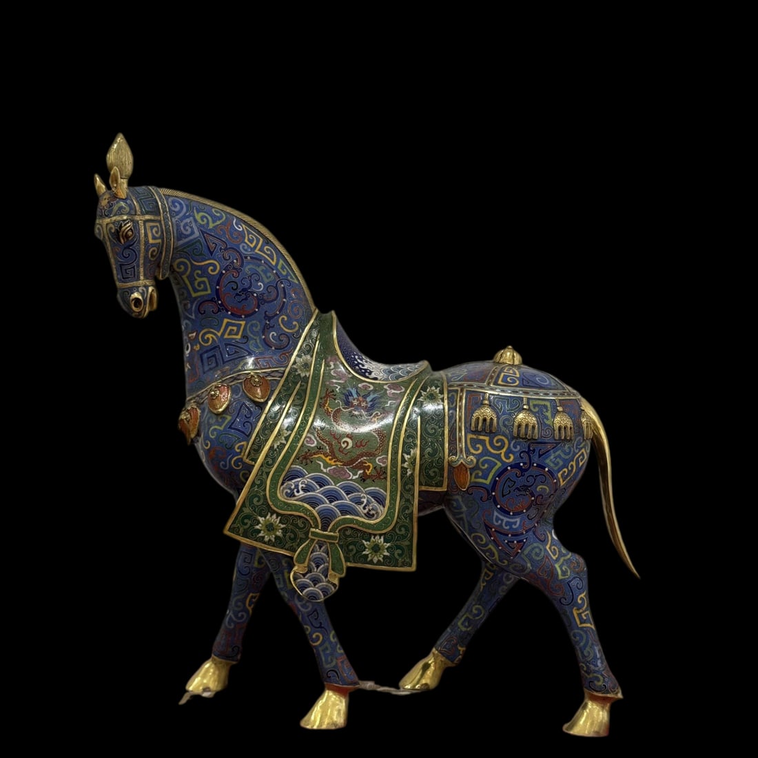 An Exquisite Cloisonne Seawater Pattern Dragon Pattern Horse Ornament: An Exquisite Cloisonne Seawater Pattern Dragon Pattern Horse Ornament Qing Dynasty, China Qianlong Four-character Mark Size:20.9inx18.9in Weight:13kg景泰蓝唐马摆