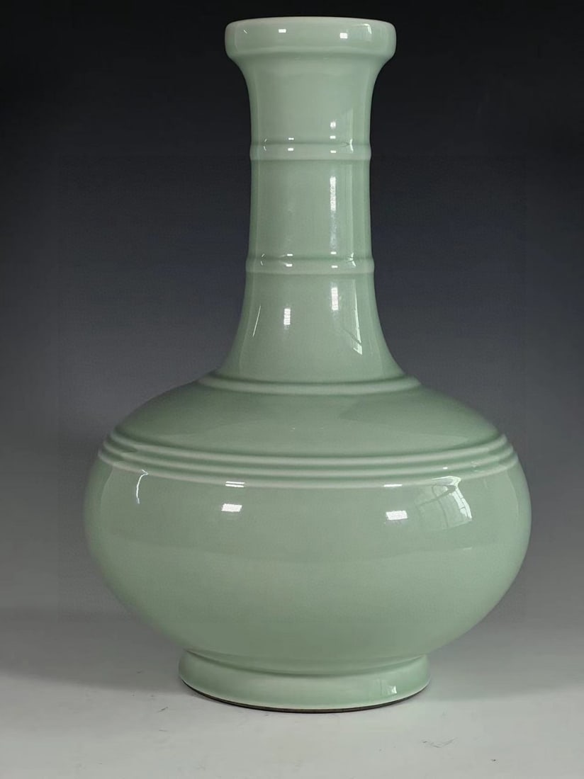 A Exquisite Celadon Glzed String Pattern Vase - 2