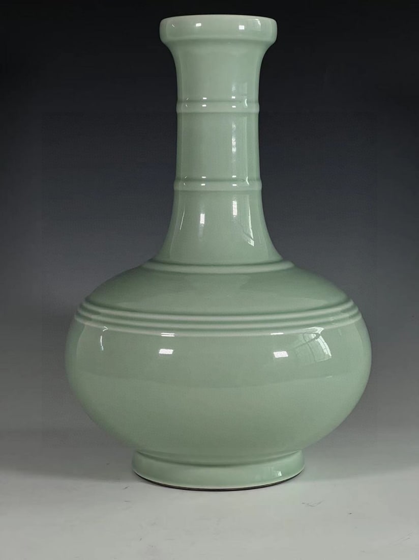 A Exquisite Celadon Glzed String Pattern Vase - 3