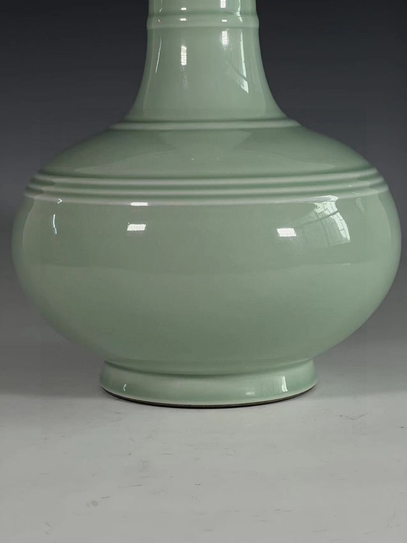 A Exquisite Celadon Glzed String Pattern Vase - 5