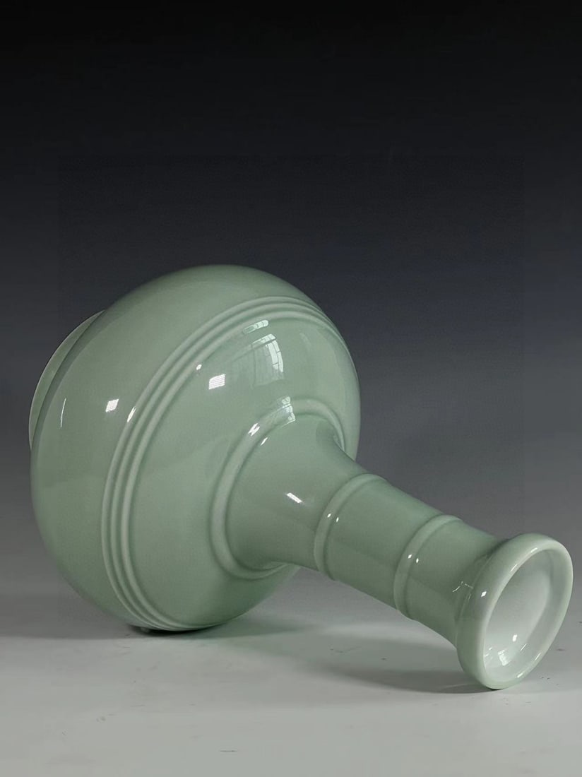 A Exquisite Celadon Glzed String Pattern Vase - 6