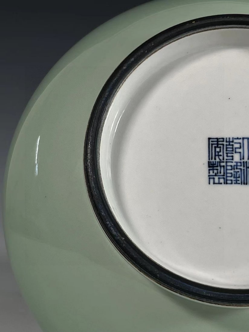 A Exquisite Celadon Glzed String Pattern Vase - 8