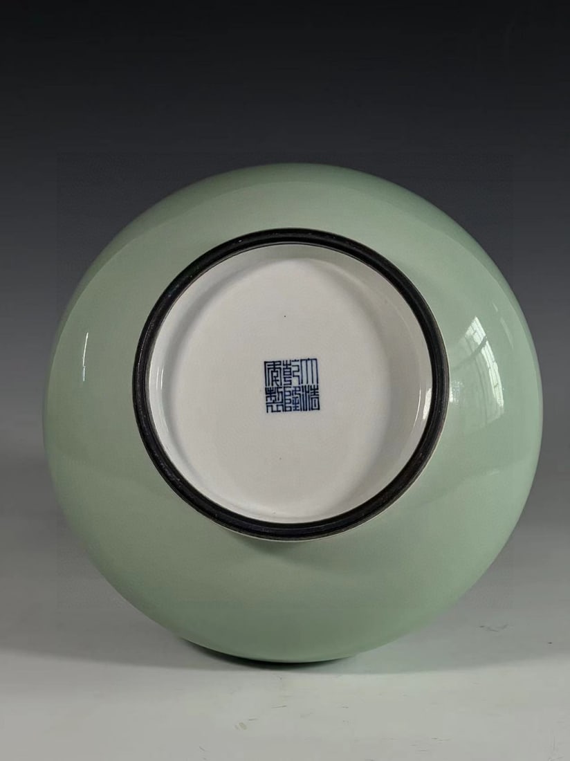A Exquisite Celadon Glzed String Pattern Vase - 9