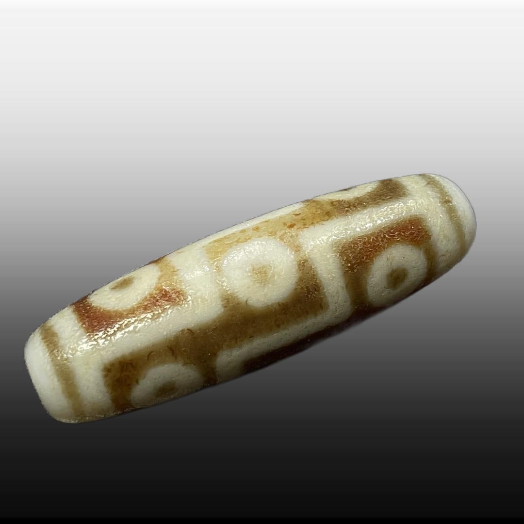 A Exquisite Nine Eye Dzi bead - 3