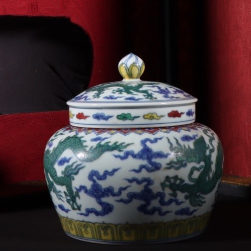 A Exquisite Doucai Dragon Pattern Jar: A Exquisite Doucai Dragon Pattern Jar,Ming Dynasty, China,Chenghua Six-character Mark,Size:5.9inx6.1in 斗彩龙纹罐,中国明代,成化六