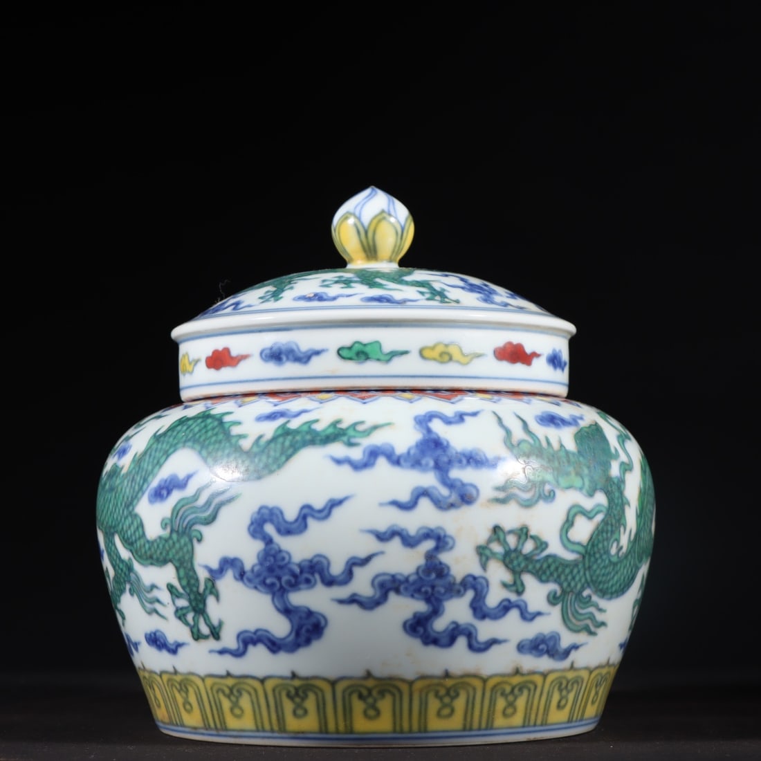 A Exquisite Doucai Dragon Pattern Jar - 4