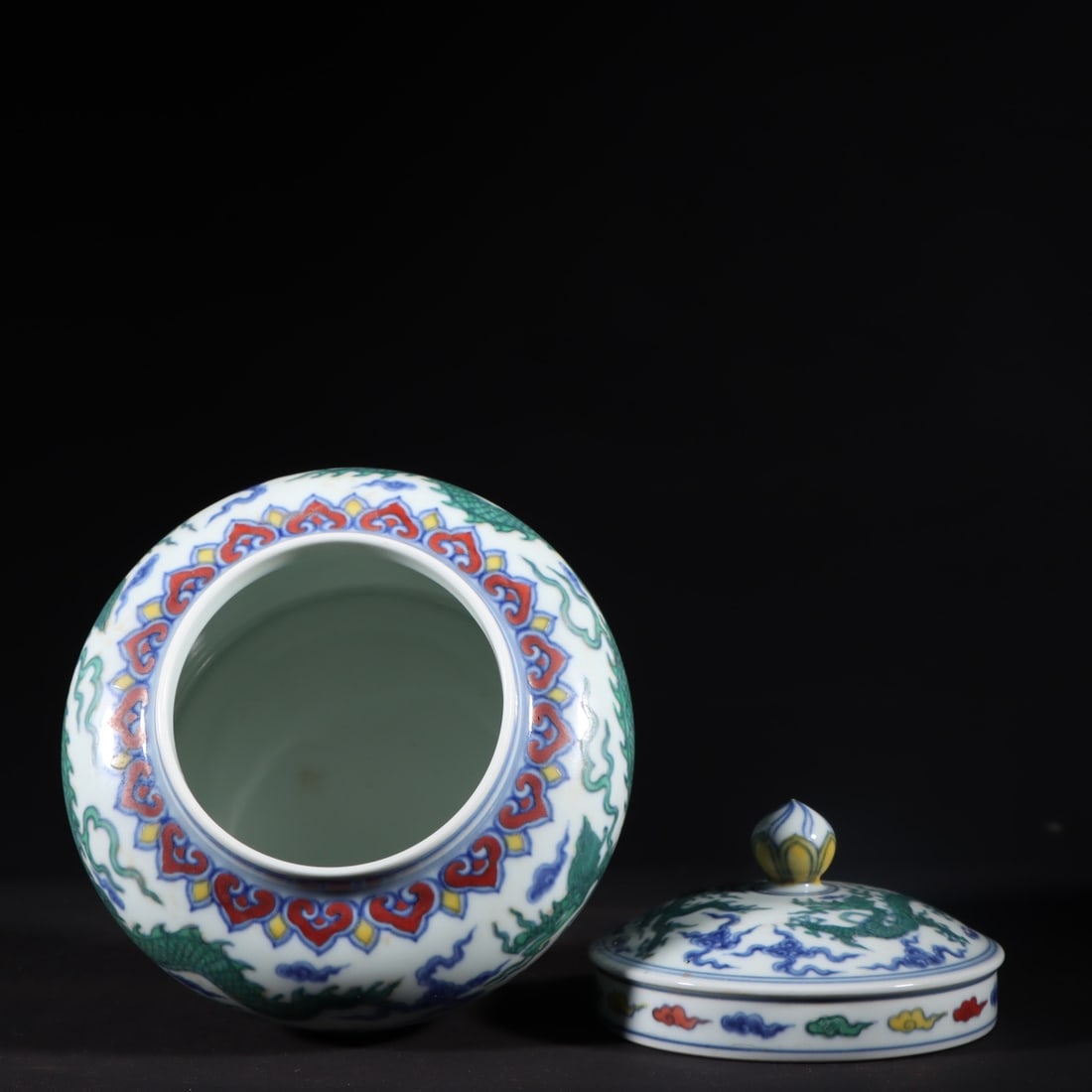 A Exquisite Doucai Dragon Pattern Jar - 8