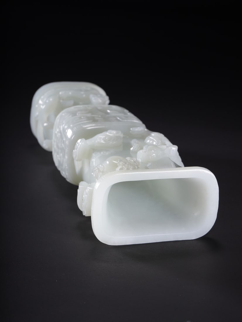 A Exquisite Hotan Jade Dragon Pattern Vase - 10