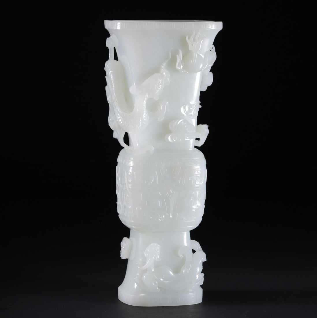 A Exquisite Hotan Jade Dragon Pattern Vase: A Exquisite Hotan Jade Dragon Pattern Vase,Qing Dynasty, China,Size:7.2inx3inx1.8in,Weight:505g 和田玉龙纹瓶,中国清代