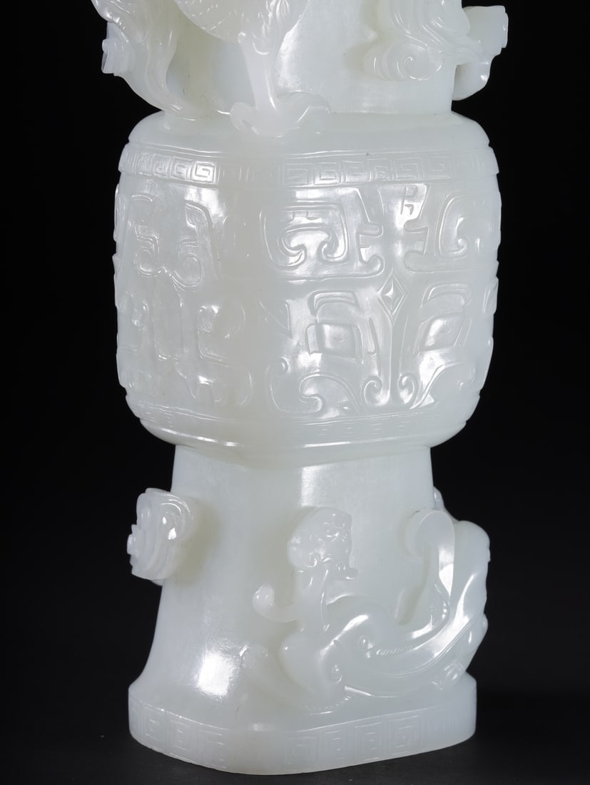 A Exquisite Hotan Jade Dragon Pattern Vase - 6