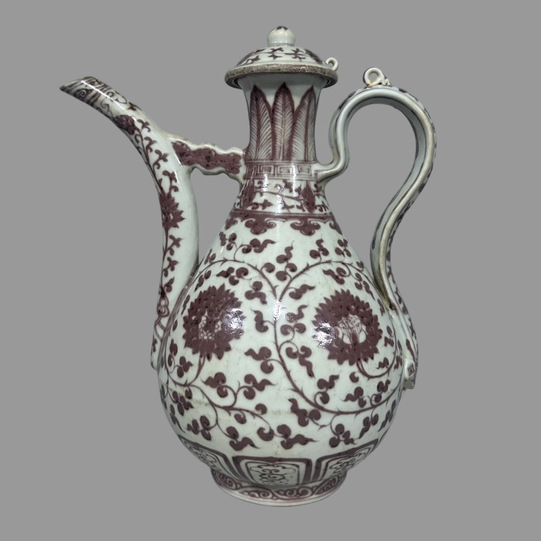 A Exquisite Blue and White Lotus Pattern Ewer: A Exquisite Blue and White Lotus Pattern Ewer,Ming Dynasty, China,Size:10.8inx13.4in 青花缠枝莲纹壶,中国明代