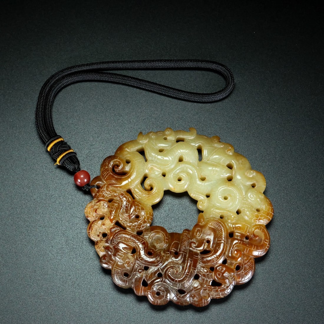 A Exquisite Hotan Jade Dragon Jade pendant: A Exquisite Hotan Jade Dragon Jade pendant,Han Dynasty, China,Size:3.5inx3.5inx0.6in,Weight:135g 和田玉龙玉佩,中国汉代
