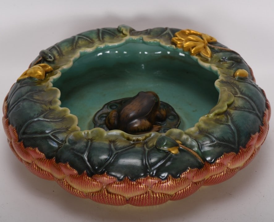 A Exquisite Enamel Painted Gold Lotus Brush Washer: A Exquisite Enamel Painted Gold Lotus Brush Washer,Qing Dynasty, China,Qianlong Six-character Mark,Size:2.3inx4.9inx7.9inx5.7in 珐琅彩描金荷花水洗