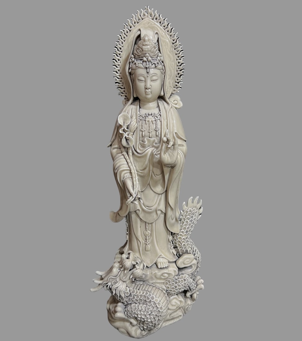 A Exquisite Blance-De-Chine Statue of Avalokitesvara Ornament (1 of 8)