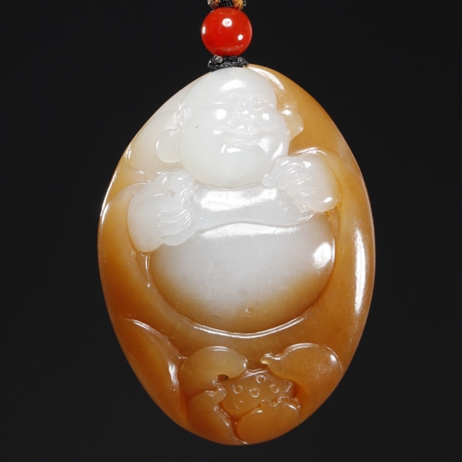 A Exquisite Hotan Jade Buddha statue Pendant: A Exquisite Hotan Jade Buddha statue Pendant,Qing Dynasty, China,Size:1.9inx1.4inx0.7in,Weight:38.6g 和田玉佛像吊坠,中国清代