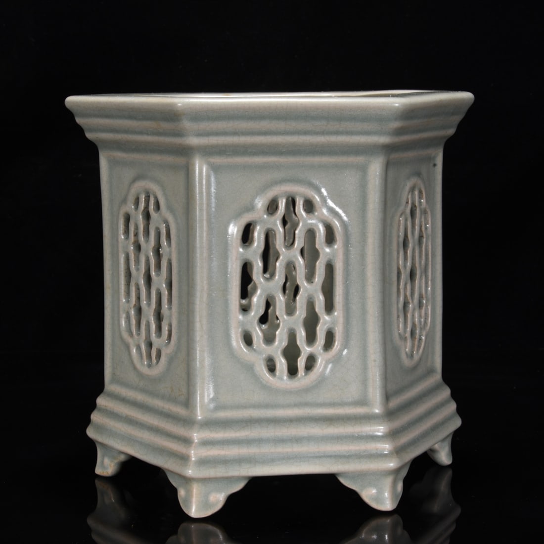 A Exquisite Ru yao Hollow Brush Pot: A Exquisite Ru yao Hollow Brush Pot,Song Dynasty, China,Size:6.7inx6.7in 汝窑镂空笔筒,中国宋代