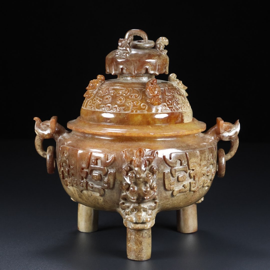 A Exquisite Hotan Jade Censer: A Exquisite Hotan Jade Censer,Hang Dynasty, China,Size:6.5inx5.1inx6.3in,Weight:2009g 和田玉玉炉,中国汉代