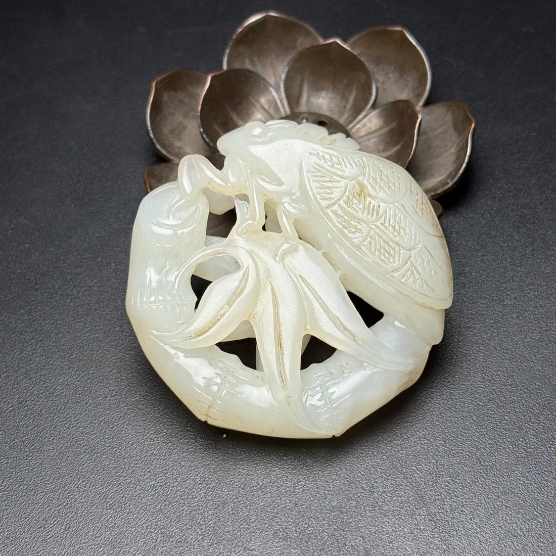 A Exquisite Hotan Jade Cicada Pattern Jade Pendant: A Exquisite Hotan Jade Cicada Pattern Jade Pendant,Qing Dynasty, China,Size:2.1inx2.1inx0.5in,Weight:50g 和田玉蝉纹玉佩,中国清代