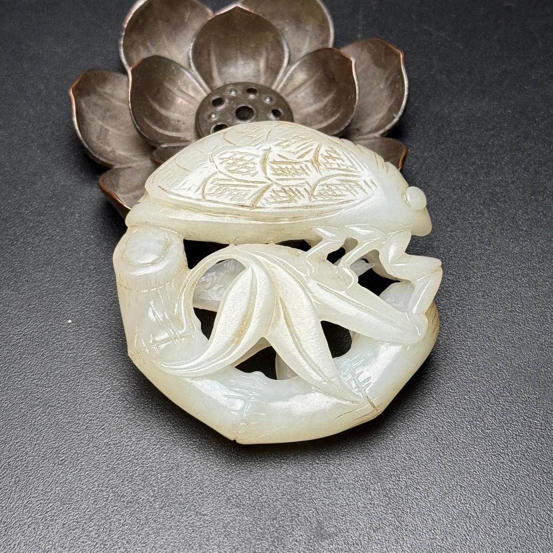 A Exquisite Hotan Jade Cicada Pattern Jade Pendant - 2