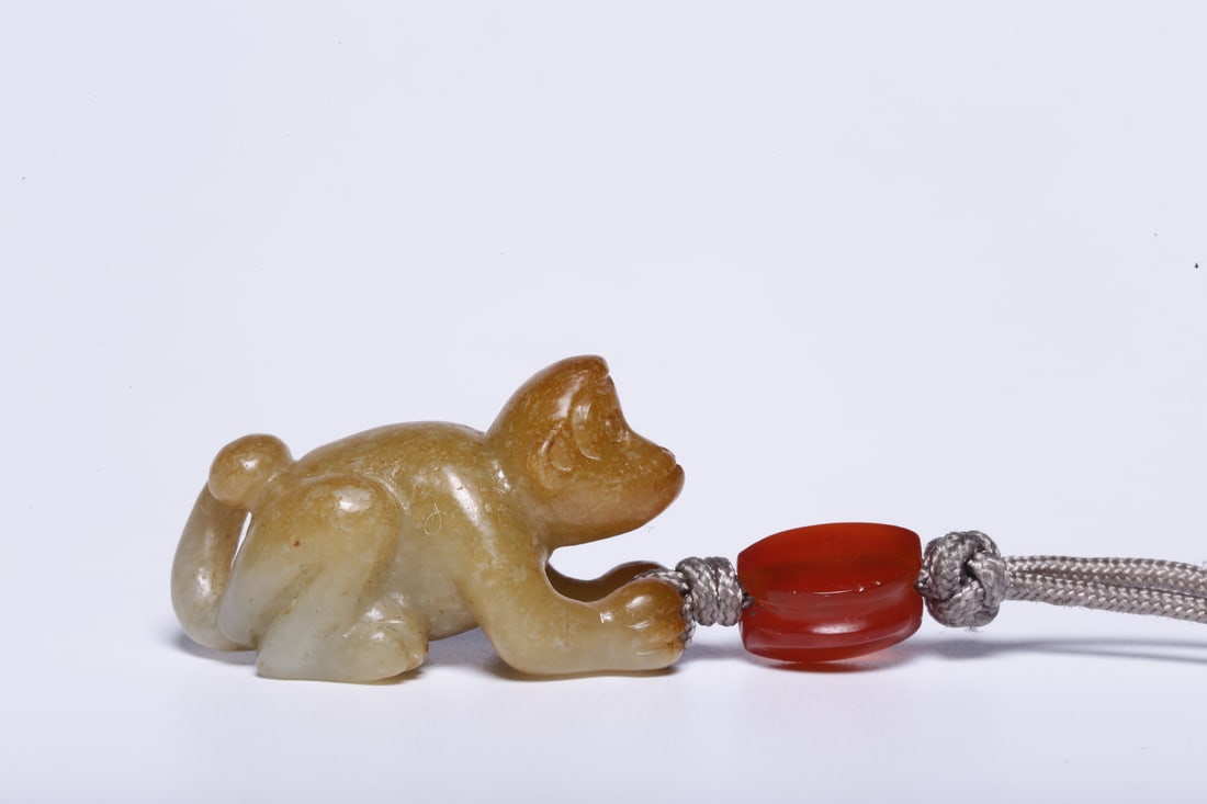 A Exquisite Hotan Jade Monkey Ornament: A Exquisite Hotan Jade Monkey Ornament,Han Dynasty, China,Size:1.3inx0.6inx0.8in,Weight:13.5g 和田玉猴摆件,中国汉代