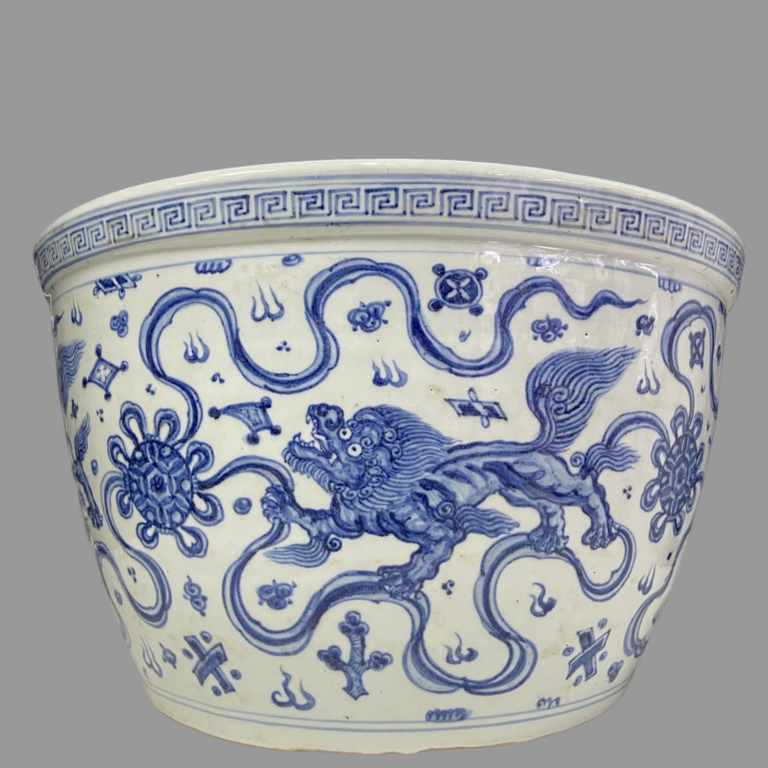 A Exquisite Blue and White Lion Pattern Vat - 2