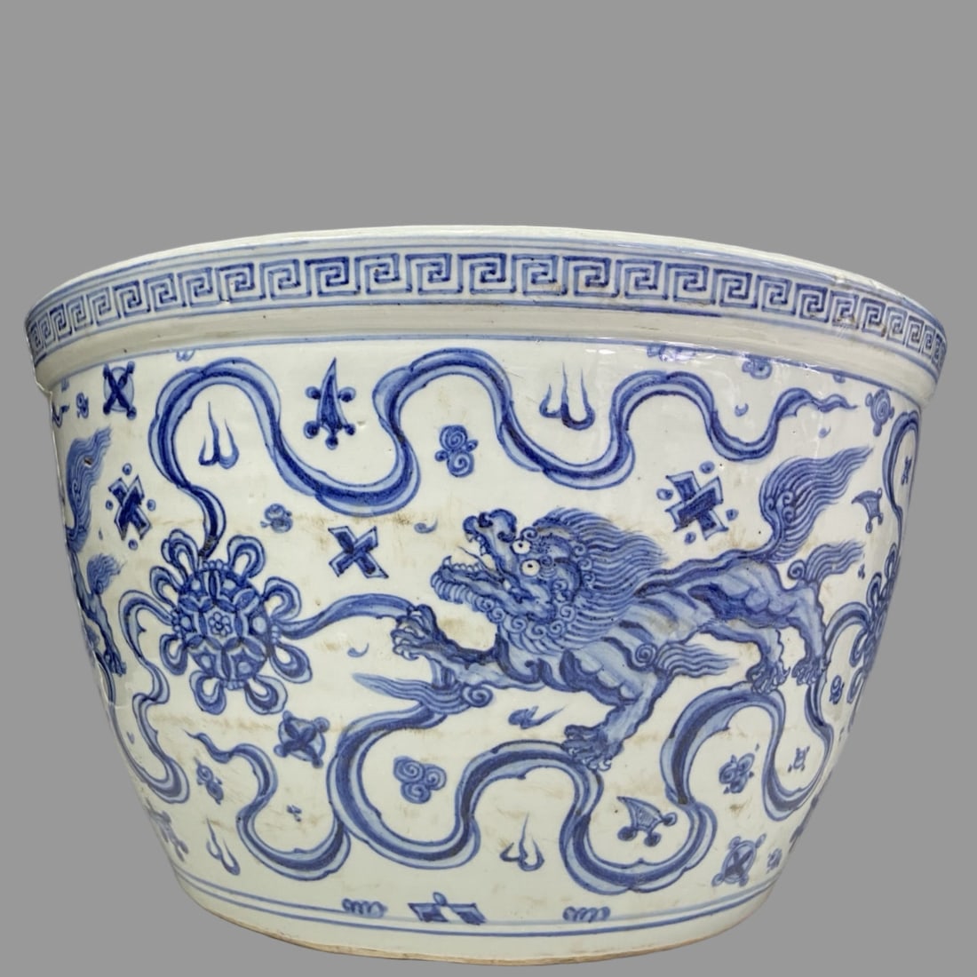 A Exquisite Blue and White Lion Pattern Vat - 4