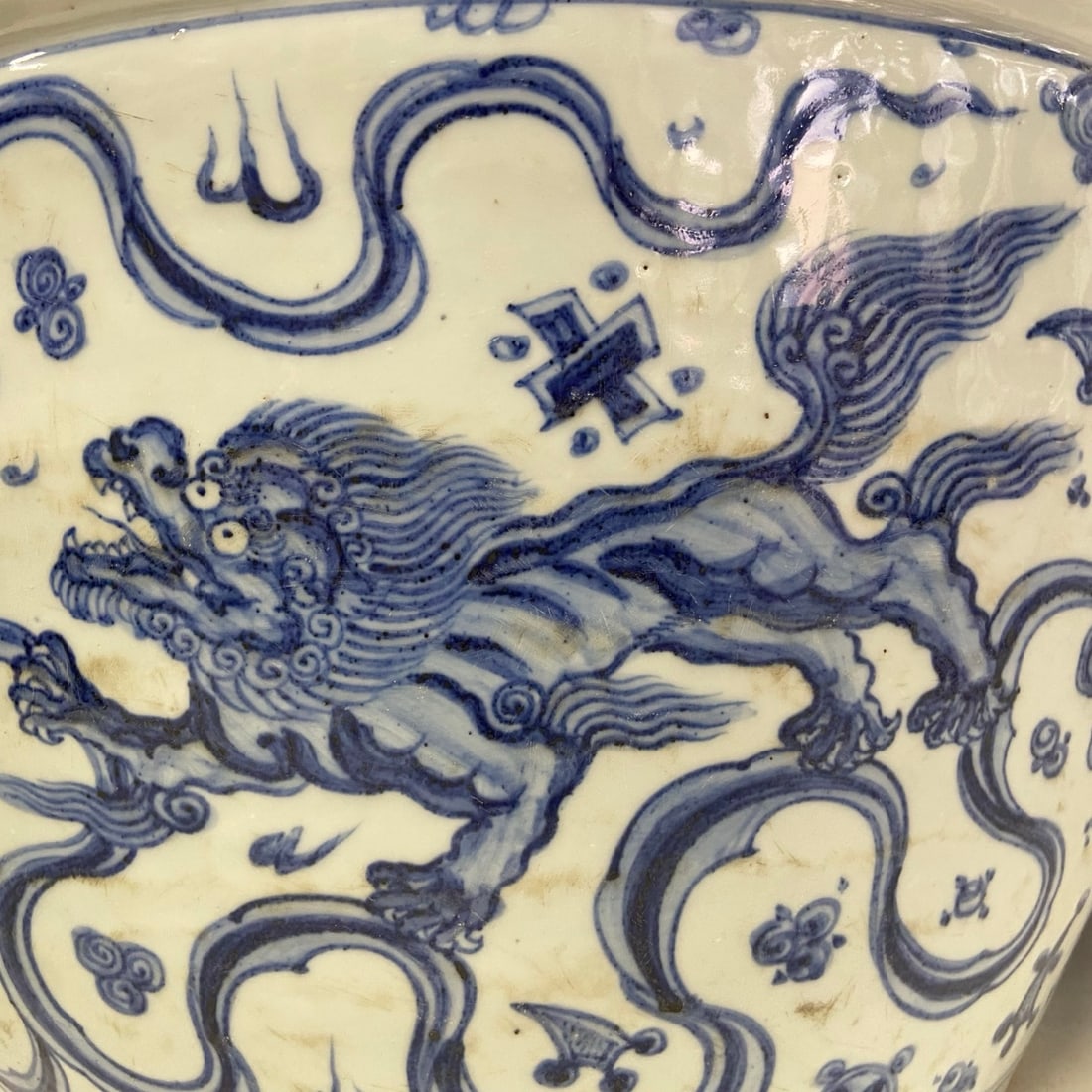 A Exquisite Blue and White Lion Pattern Vat - 5