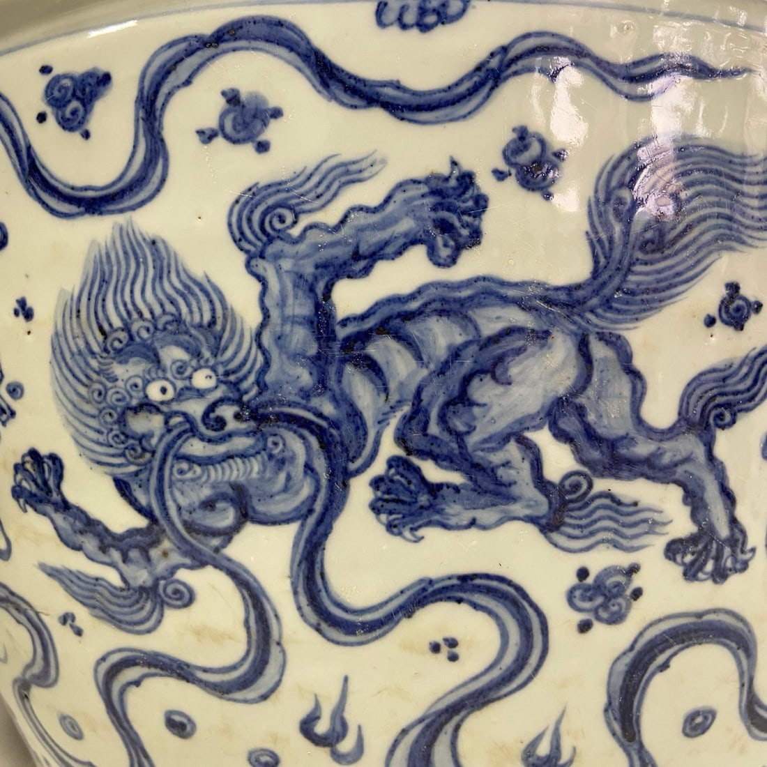 A Exquisite Blue and White Lion Pattern Vat - 6