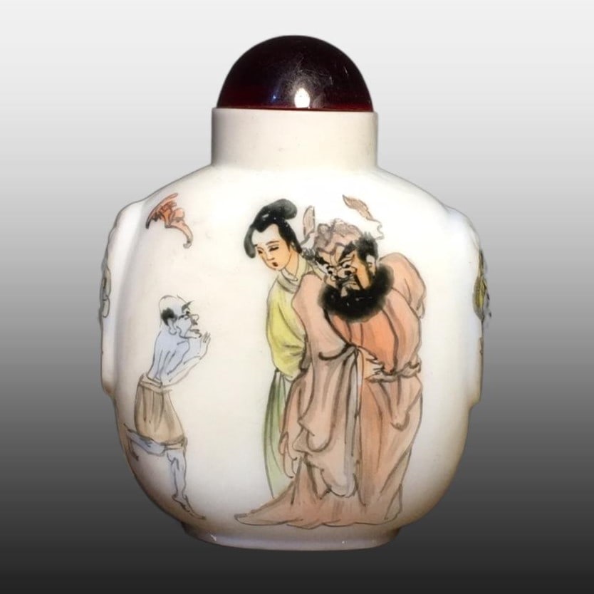 A Exquisite Colored glaze Figures Pattern Snuff Bottle: A Exquisite Colored glaze Figures Pattern Snuff Bottle,Qing Dynasty, China,Qianlong Four-character Mark,Size:2.8inx1.6in ,Weight:165g 琉璃人物纹鼻烟壶,&